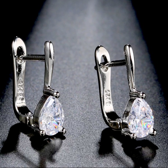 Jewelry - NWOT stud sterling silver earrings